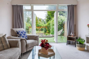 Pass the Keys Stunning 4 Bed 4 Bath Home:Tranquil Garden Oasis